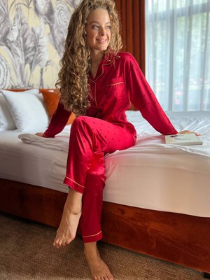 Жіноча червона шовкова піжама зі штанів та блузи на гудзиках DO2475 фото
