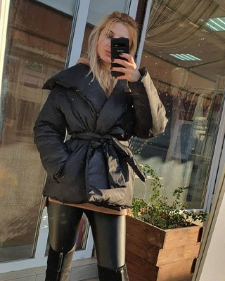 Жіноча чорна дута куртка-ковдра тепла із запахом та поясом 290-51 фото