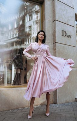 Жіноча рожева шовкова сукня міді із запахом та пишною спідницею 12600-4 фото