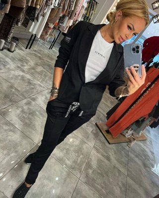 Жіночий стильний чорний костюм з піджака і брюк 1057-10 фото