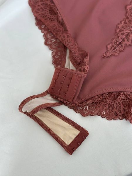 Жіночий карамельний боді з мереживом DO3942/2 фото