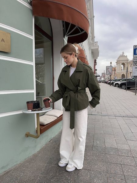Жіночий демісезонний короткий тренч хакі з поясом на запах 3333-2 фото