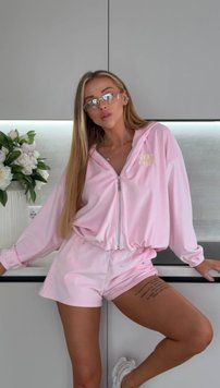 Женский летний велюровый розовый костюм из худи и шорт 3303-3 фото