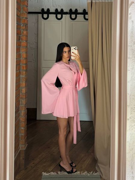 Женский розовый комбинезон из короткой юбки-шорт и открытой спиной  2644-5 фото