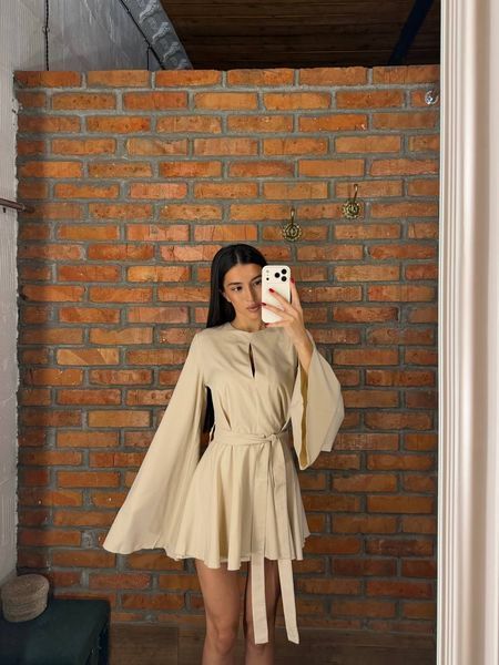 Женский бежевый комбинезон из короткой юбки-шорт и открытой спиной  2644-7 фото